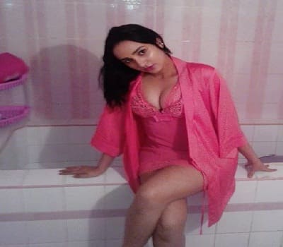 قصص سكس مصري عبير بتتناك من السباك اثناء غياب فحلها